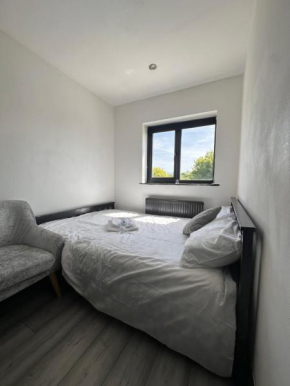Cozy double near Train Station